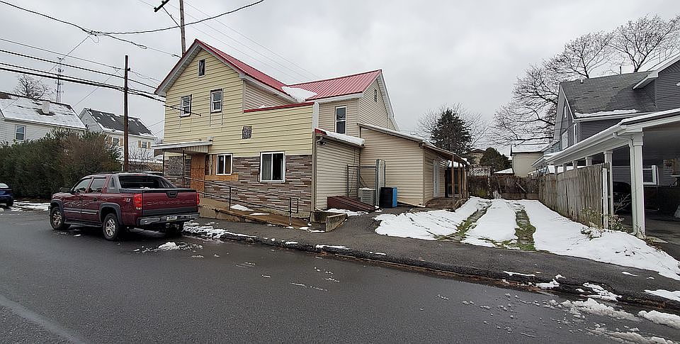 1st image of 310 S Kettle St