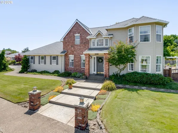 2145 NW Chrystal Dr, McMinnville, OR 97128