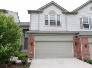 1555 Yellowstone Dr, Streamwood, IL 60107