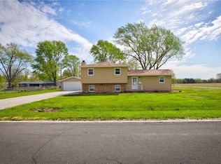 3054 Sherwood Dr, Decatur, IL 62521