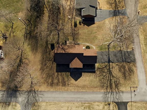 5th image of 128 Fairway Dr