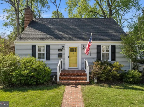 2406 S Dinwiddie St, Arlington, VA 22206