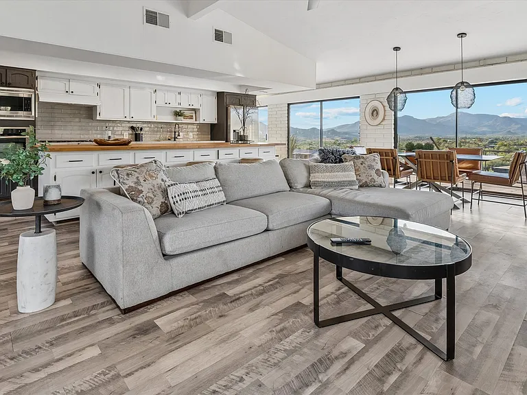 6095 E Blue Ridge Dr — Photo 1