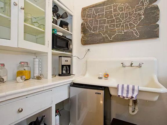 5th image of 1320 Pennsylvania St APT 8