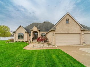 11240 Oregon Ln, Crown Point, IN 46307