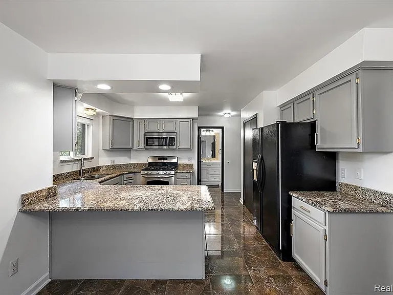 48156 Virginia Ct — Photo 16