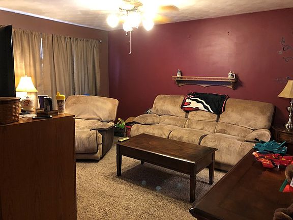 2nd image of 414 W Brentwood Ave