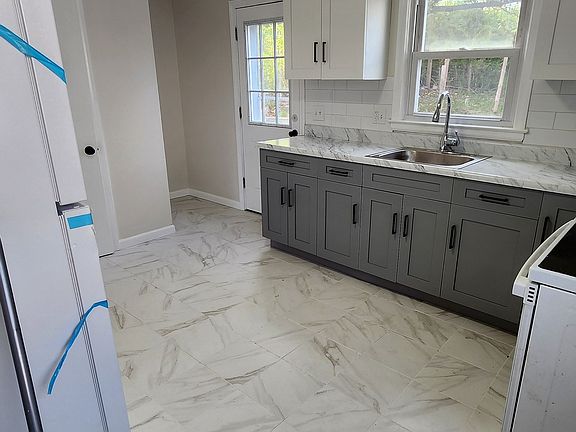 5th image of 14 Lewis Rd