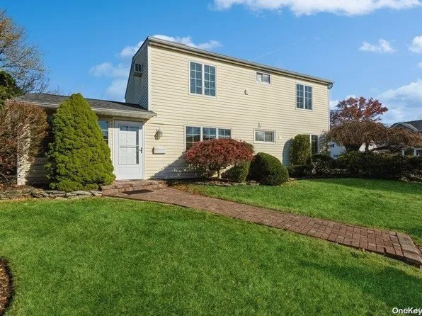 111 Ball Park Lane, Hicksville, NY 11801