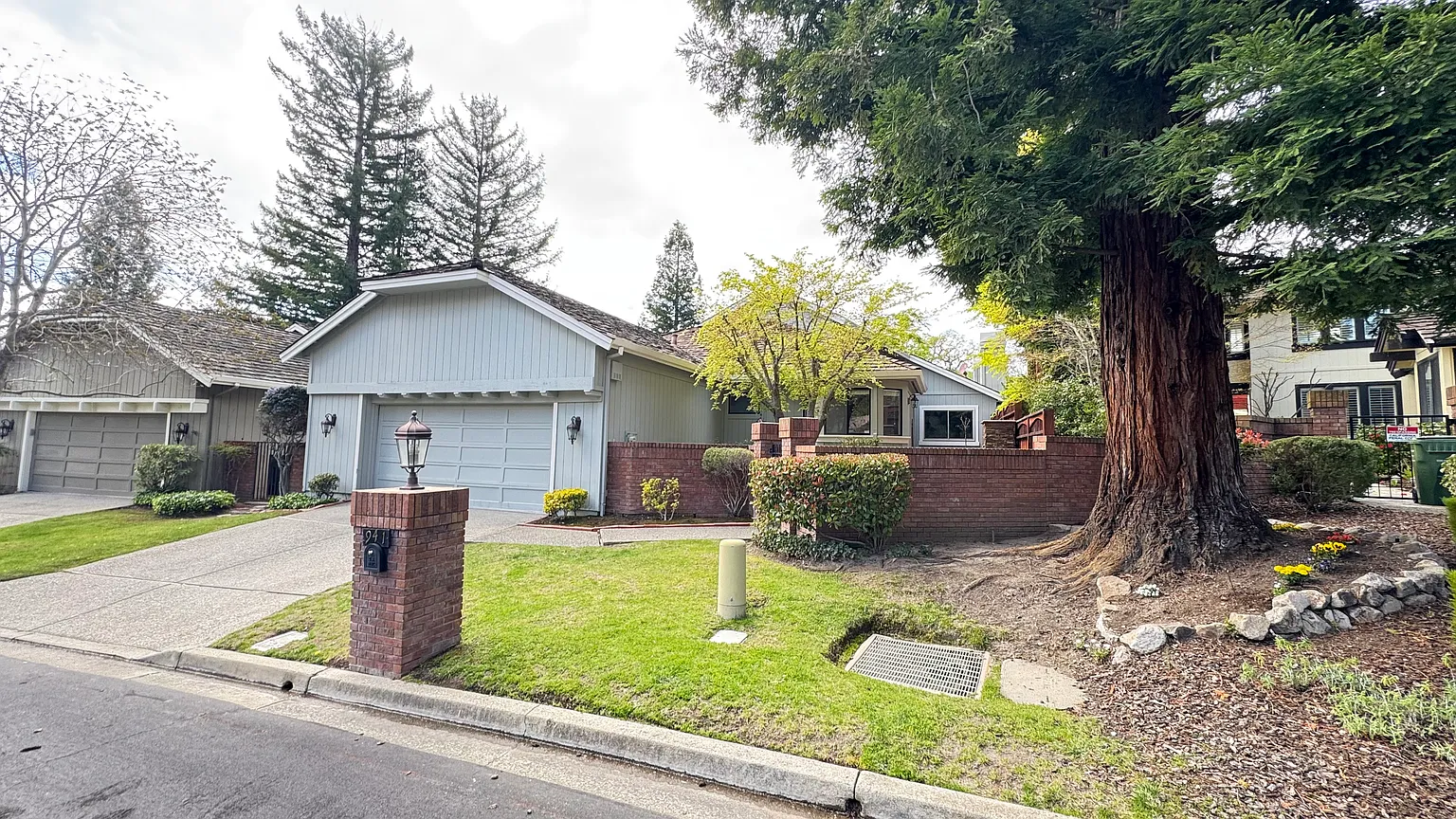 941 Redwood Dr photo 1