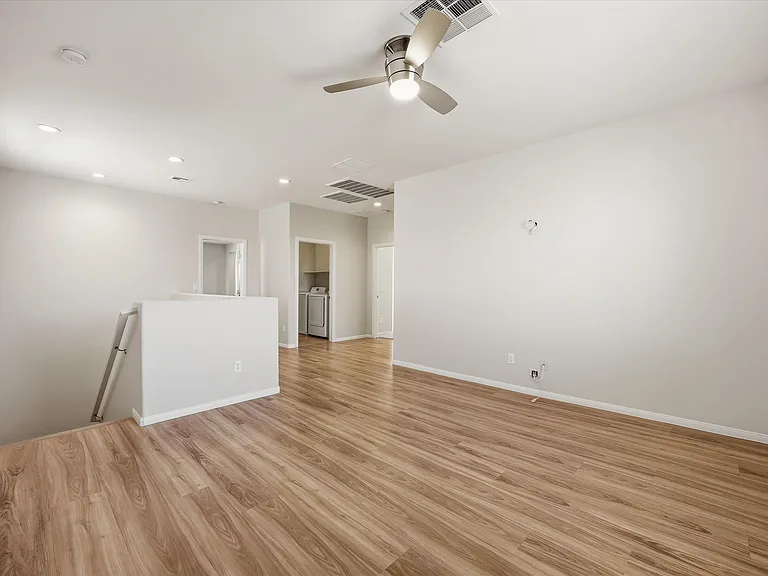 7658 Engleberg Ave — Photo 13