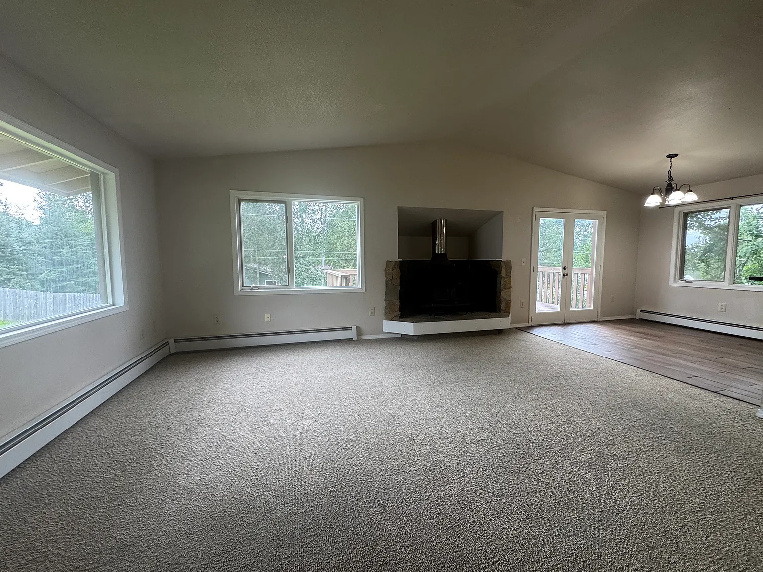 6 bed, 3.5 bath, 2462 sqft, $3,895 — Photo 4