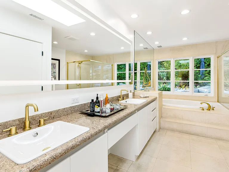 341 Surfview Dr — Photo 31