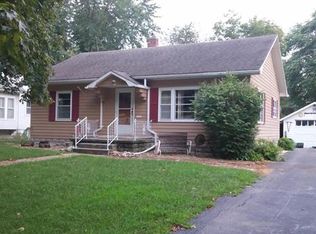 412 S Maple St, Nokomis, IL 62075