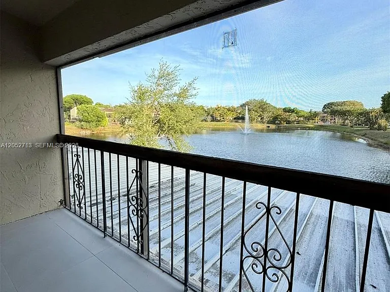 14293 Kendale Lakes Cir #14293 — Photo 28
