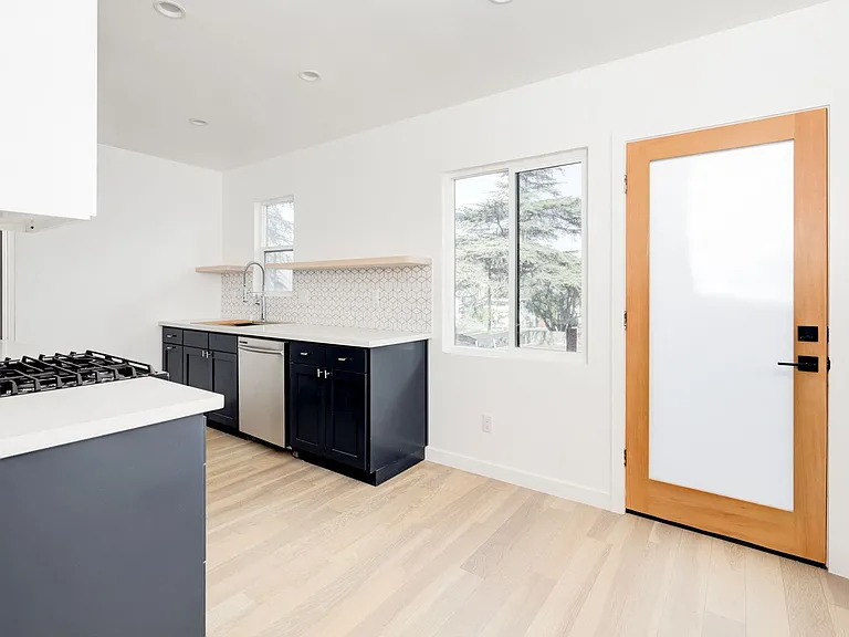 2314 Glendale Blvd — Photo 12