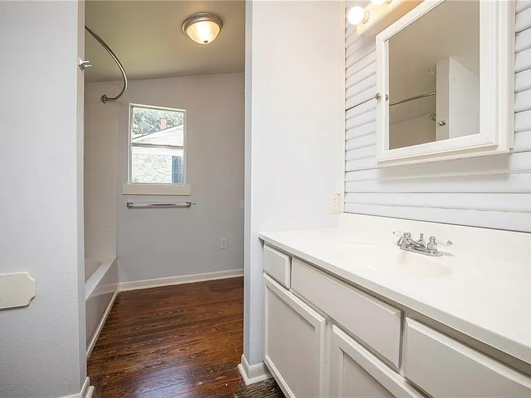 271 S Willow Ave — Photo 11