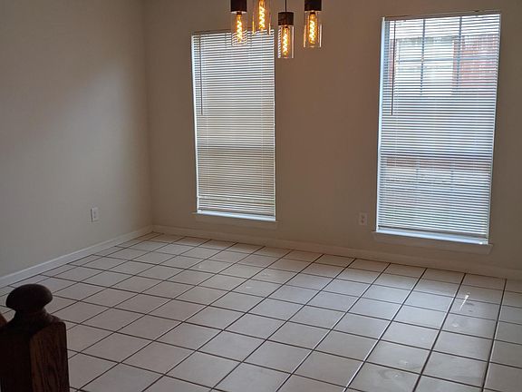 5th image of 2330 Cromwell Dr