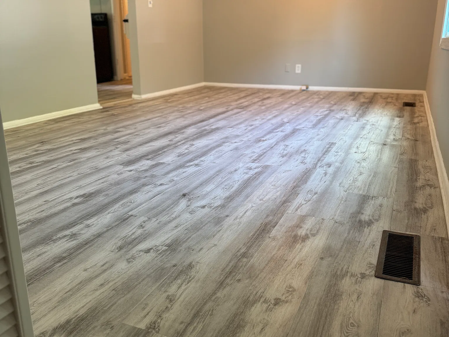 3063 Anthony Dr — Photo 2