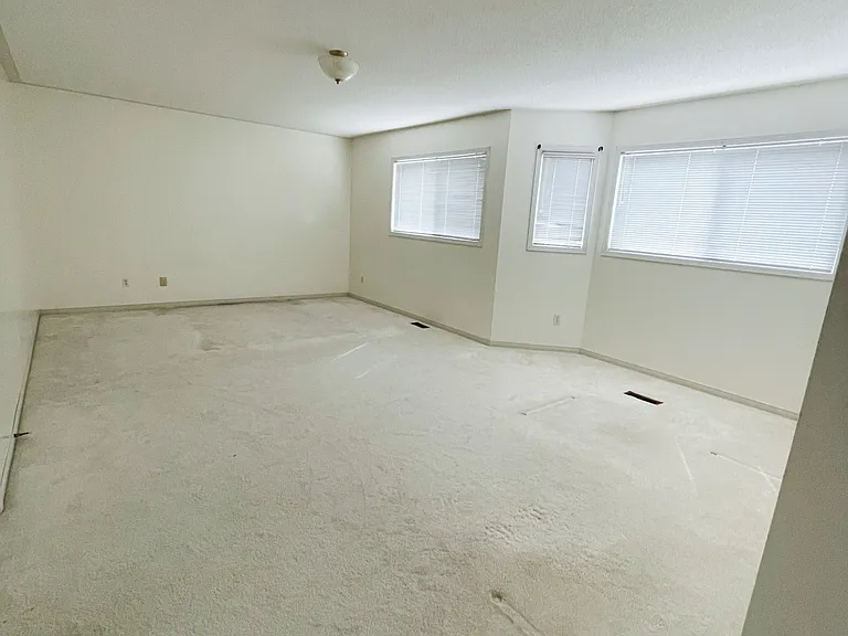 53 Brown St W — Photo 18