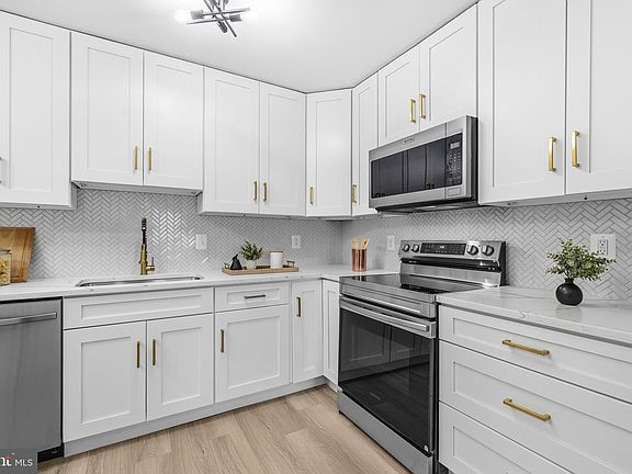 4th image of 6101 Edsall Rd APT 602