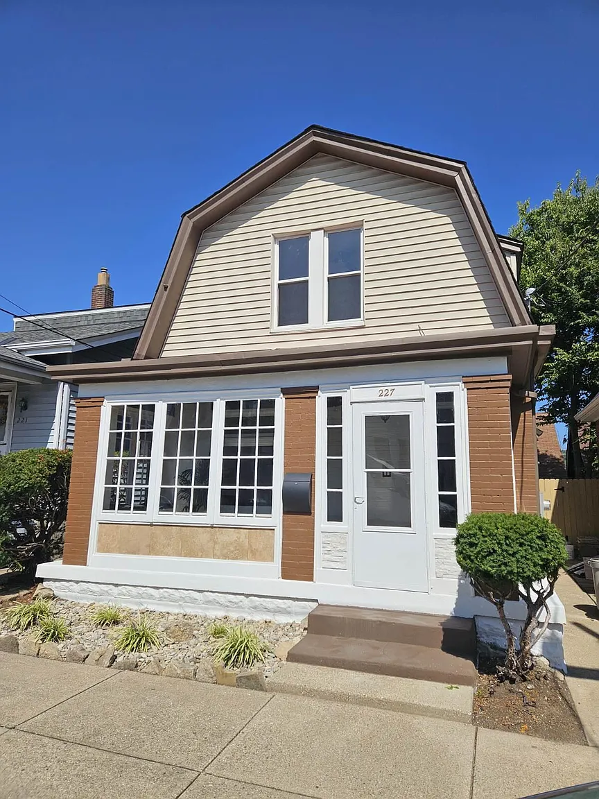 227 Prospect St photo 1