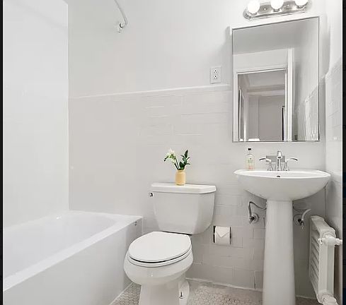 4th image of 12 W 72nd St APT 5L