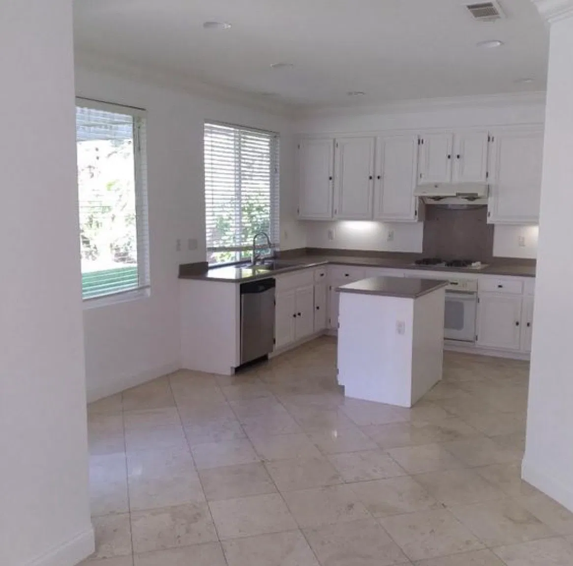 4 bed, 2314 sqft, $5,700 — Photo 3