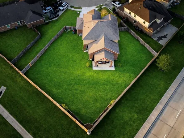 8606 Morning Dove Ln, Baytown, TX 77521