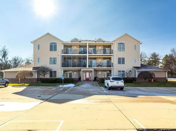 1871 Stone Gate Cir, Davenport, IA 52807