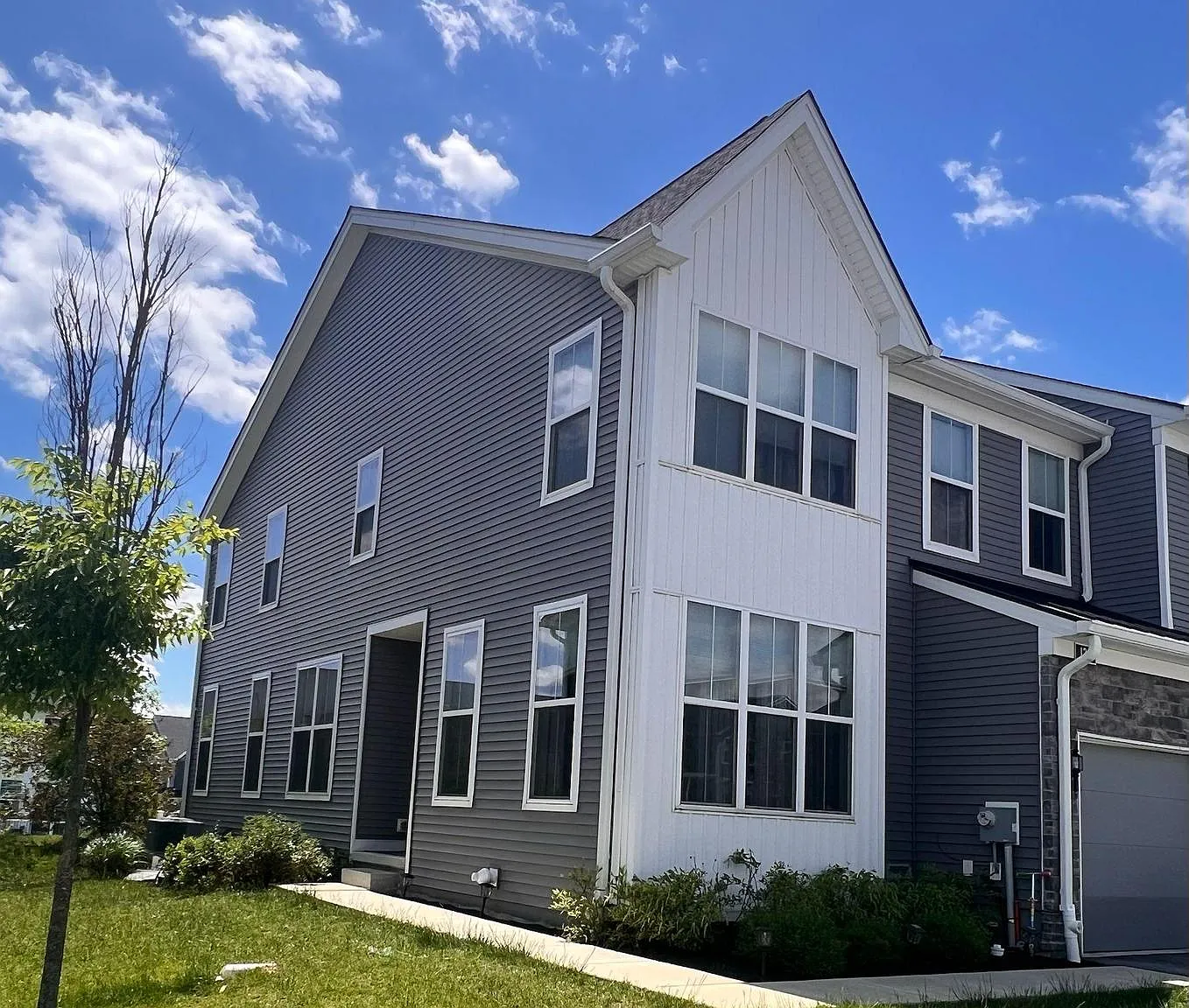 3 bed, 2.5 bath, 2678 sqft, $3,300 — Photo 1
