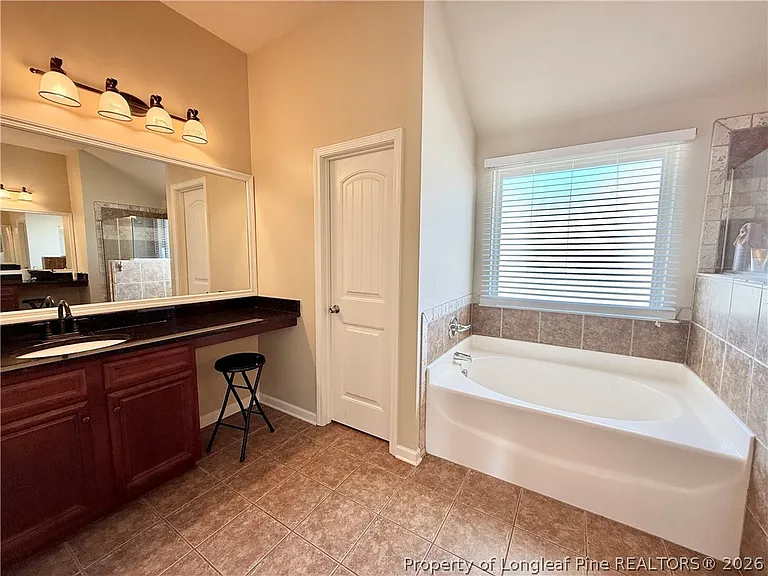 642 Regimental Dr — Photo 37