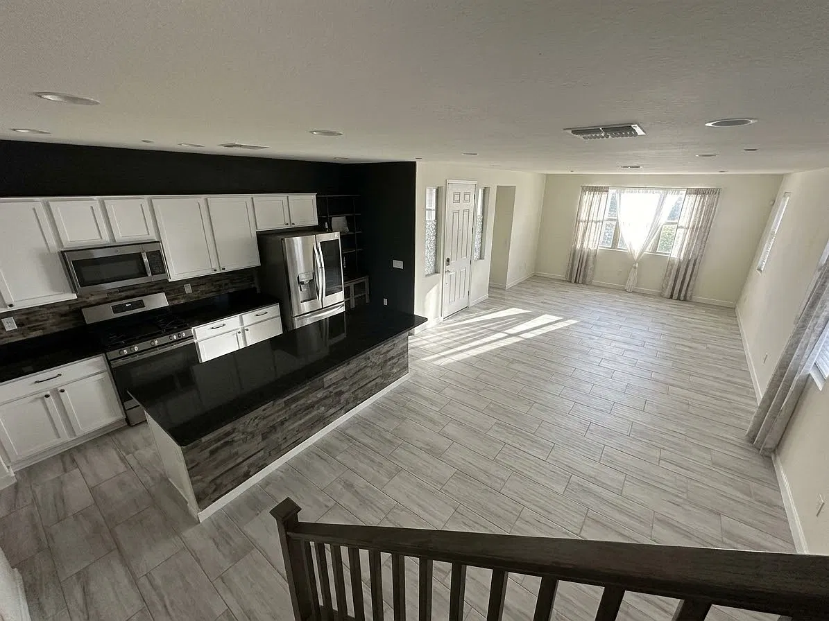 4 bed, 2.5 bath, 2050 sqft, $2,950 — Photo 2