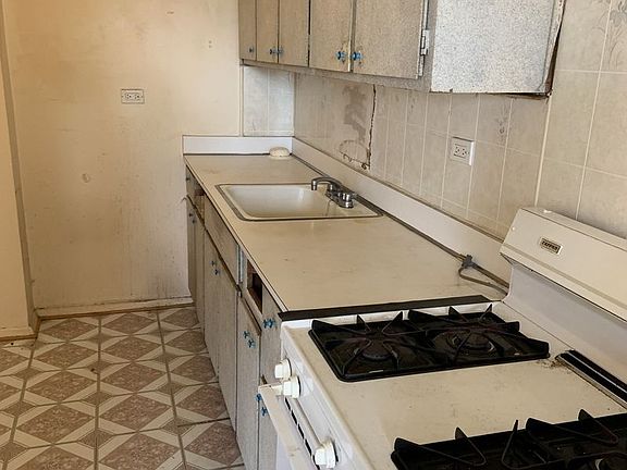 5th image of 2915 W 5th St APT 3H