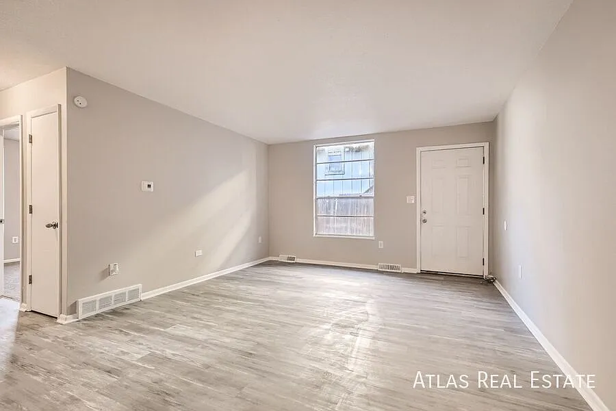 Available Soon! 4 Bed 2 Bath! *2 Weeks FREE Move in Special!* — Photo 4