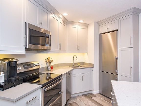 4th image of 100 Marina Dr APT 611