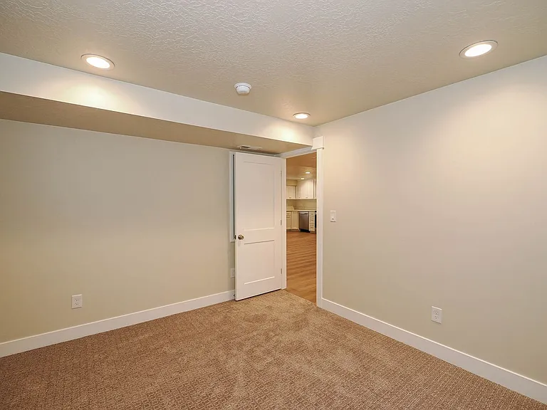 251 E 1280 N — Photo 11