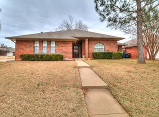 1012 Glacier Ln, Edmond, OK 73003