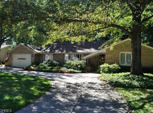 3890 W Valley Dr, Fairview Park, OH 44126