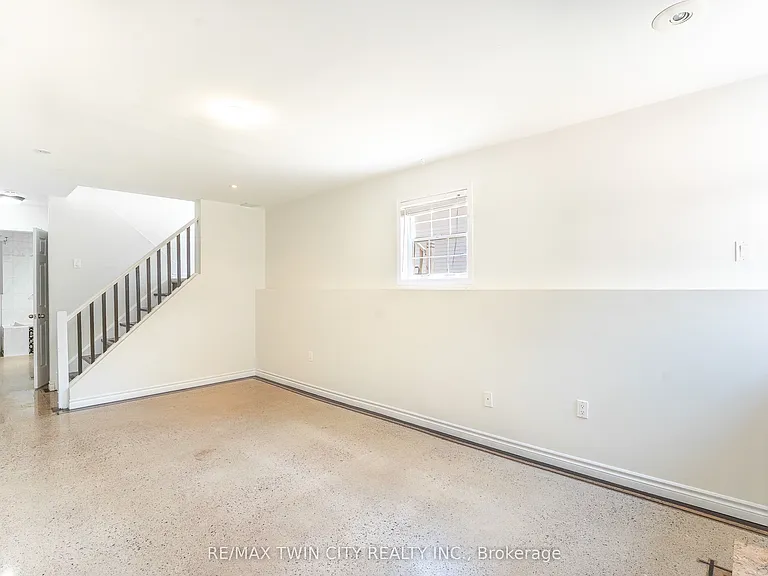 15 Milfoil Cres #B — Photo 6