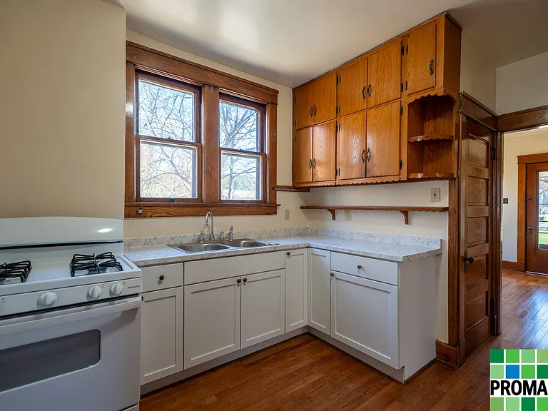 21 Moore Ave — Photo 12