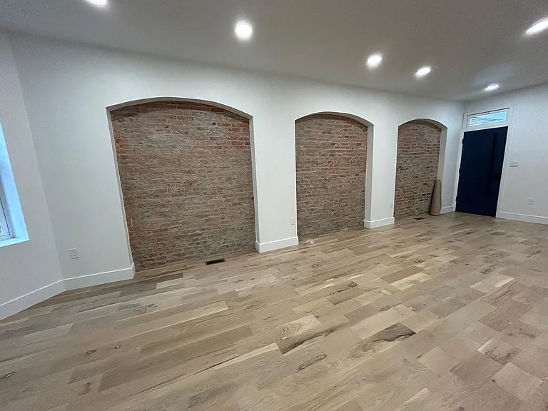 5451 Irving St — Photo 6