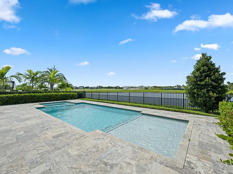 15664 Merritt Dr — Photo 53