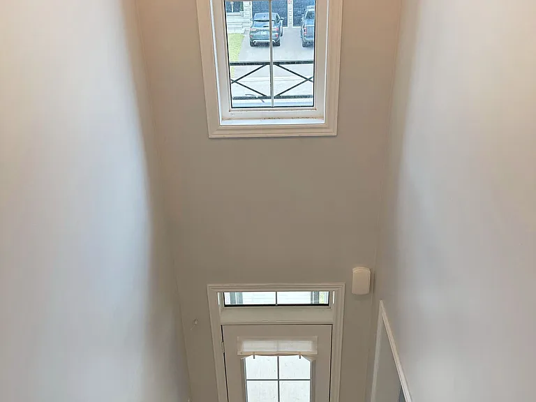 1012 Barton Way — Photo 2