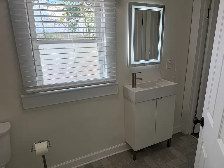 4504 N Suwanee Ave — Photo 5