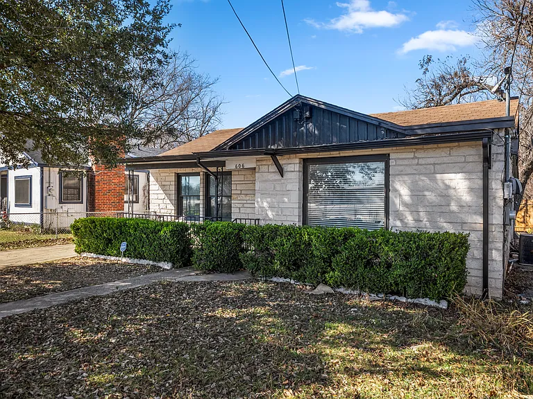 608 Springdale Rd — Photo 1