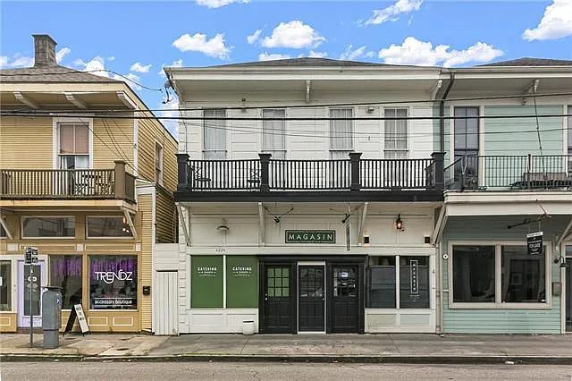 3 bed, 2.0 bath, 1000 sqft, $3,300 — Photo 2