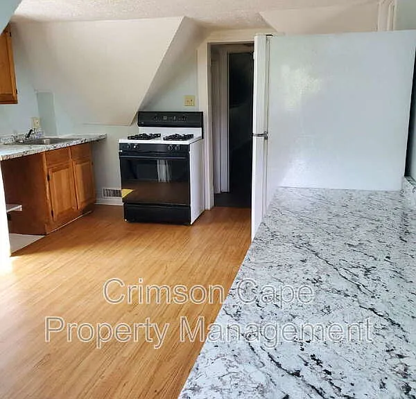 108 Grove St #2 — Photo 8