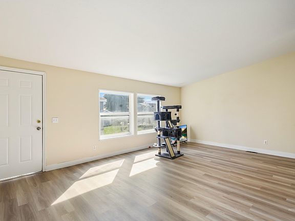 5th image of 509 River Valley St