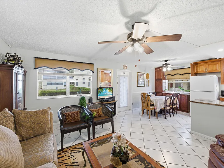 52 Saxony Cir #52-B — Photo 6